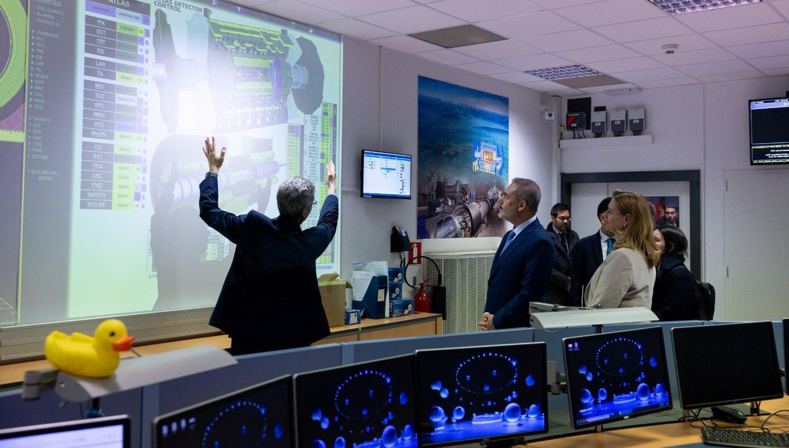 bakan fidan avrupa nukleer arastirma merkezini ziyaret etti zsOyeLCH