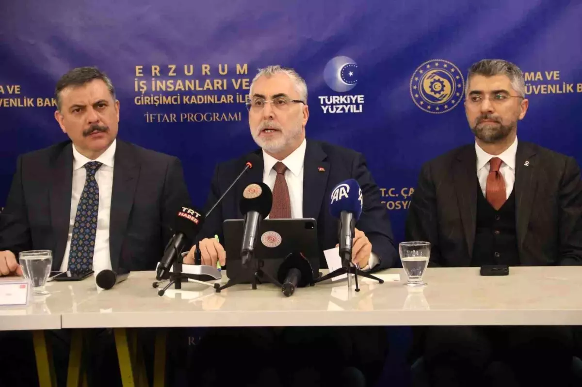 bakan isikhan erzurumda is adamlariyla iftarda bir ortaya geldi OcHg9YyO