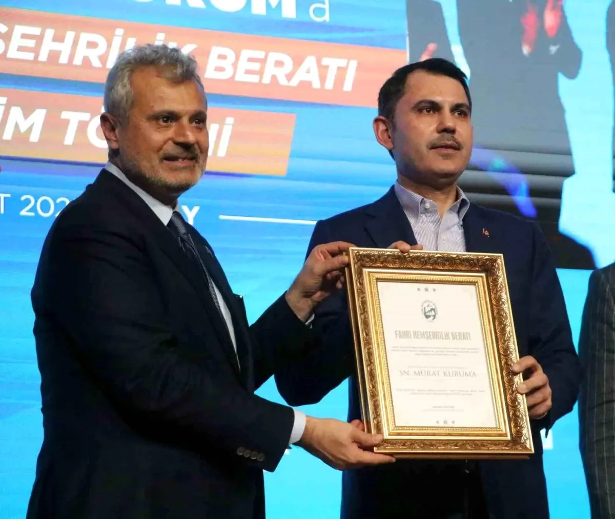 Hatay'ın Gönlünde Bir Yer Edinen Bakan Kurum'a Onursal Hemşehrilik Nişanı 71 bakan kuruma hatayda fahri hemsehrilik berati merasimi ChCNBziR