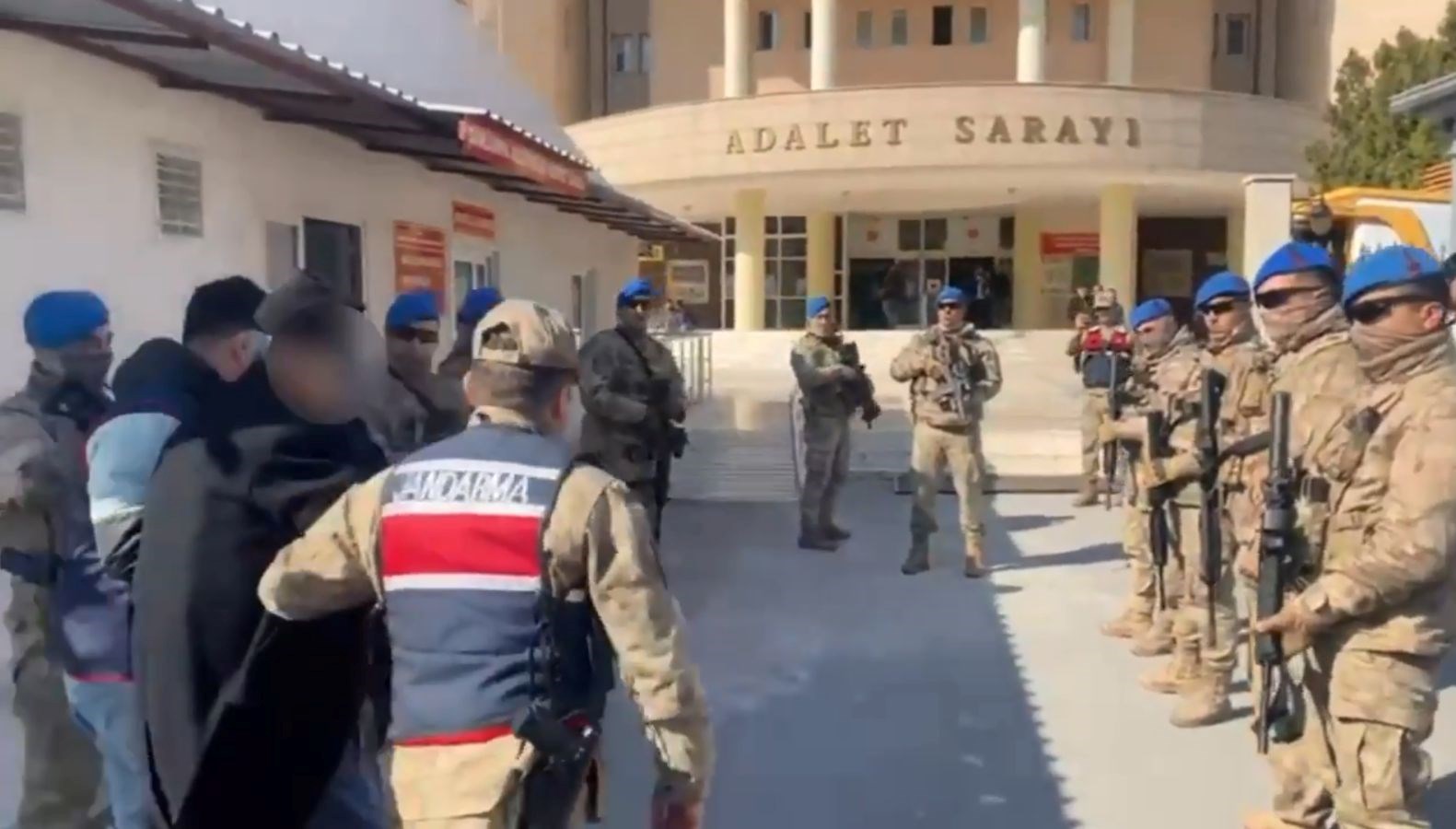 Şehidin İntikamı Alındı: Bakan Yerlikaya'dan Açıklama 71 bakan yerlikaya duyurdu sehidin kani yerde kalmadi Qgy5h3nF