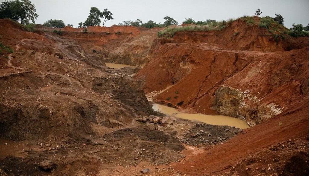 bakir madenindeki asit sizintisi irmaga karisti milyonlarca insan tehlikede