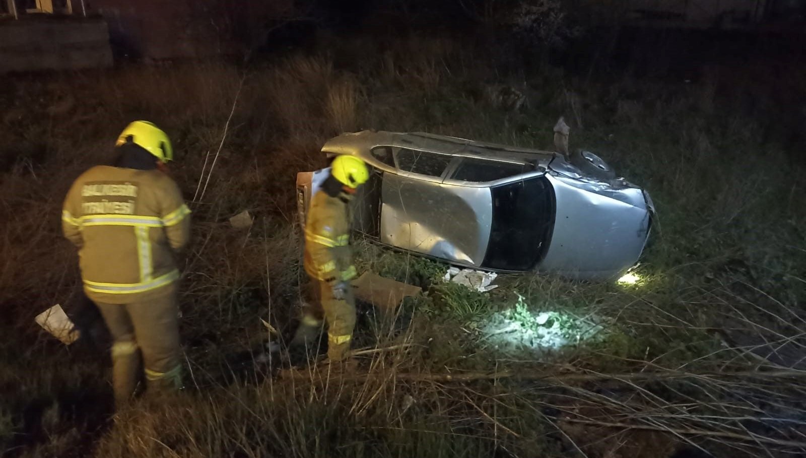 Balıkesir'de Kaza Kabusu: Bir Kişi Hayati Tehlikeyle Boğuşuyor 71 balikesirde trafik kazasi bir agir yarali 7hSKs21y