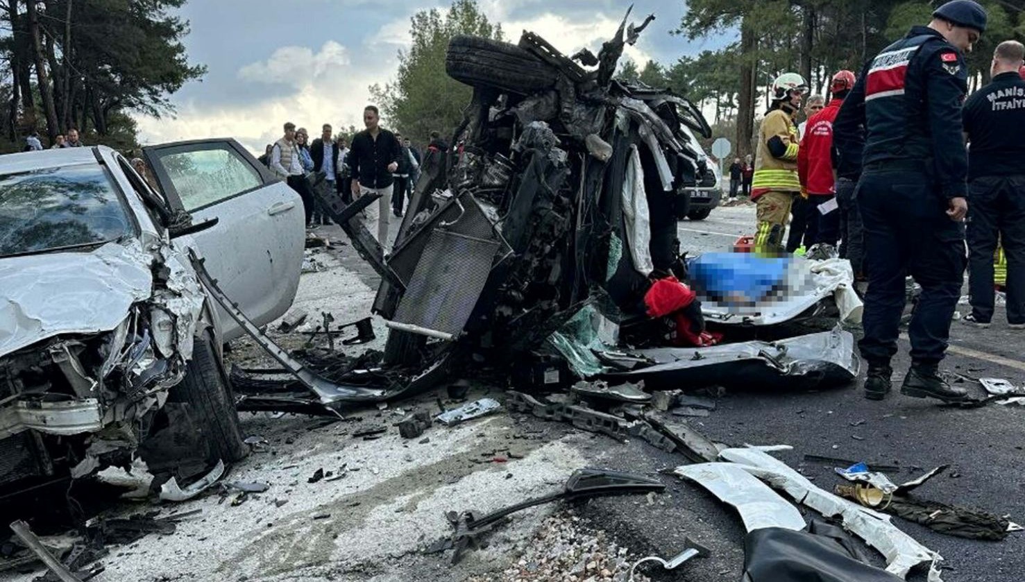 balikesirdedort arac birbirine girdi 2 meyyit 10 yarali AFthsywH