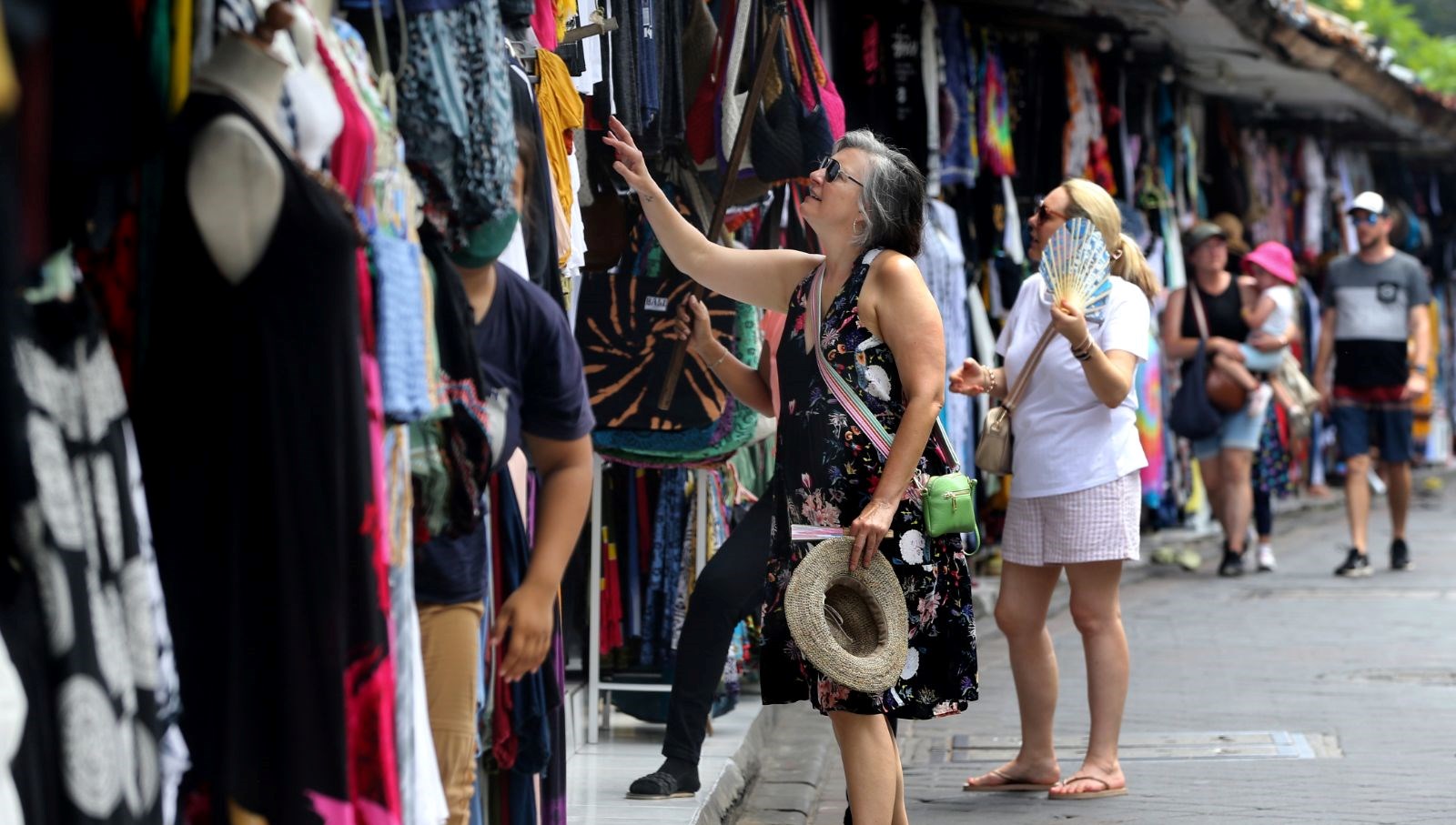 Bali'de Kıyafet Alarmı: Turistler Dikkat, Cezalar Kapıda! 71 baliye gidecek turistlere kiyafet yasagi uymayanlara ceza verilecek nA38bAEf