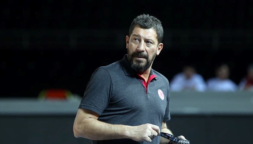 basketbol antrenoru ufuk sarica beynine pihti atmasi sonucu hastaneye kaldirildi fFfEkf9r