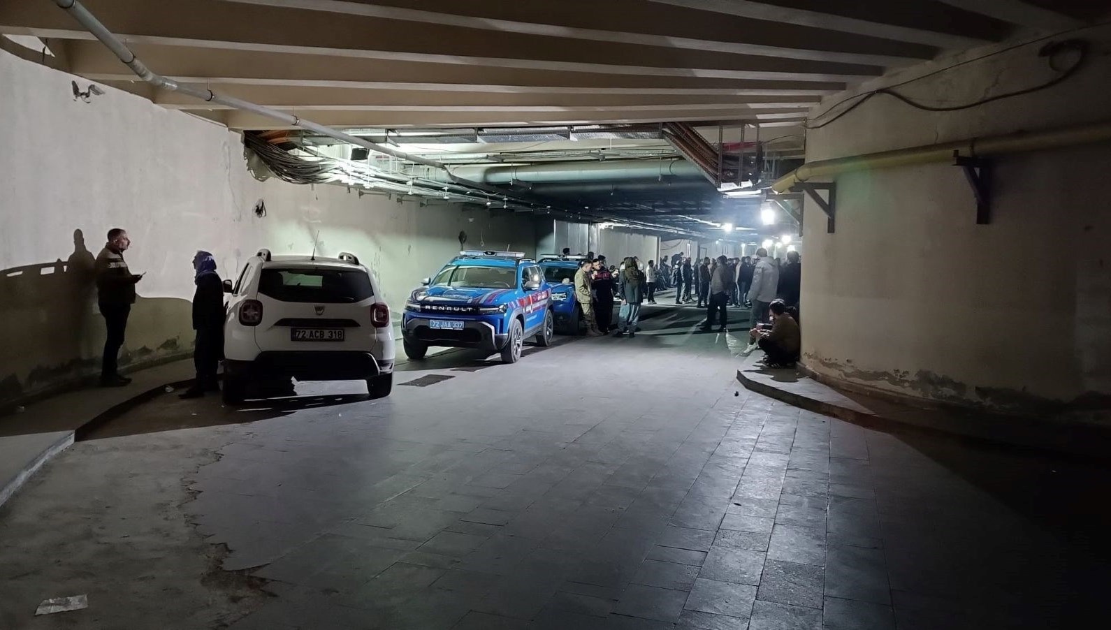 Batman'da Kayıp Genç Ölü Bulundu: Soruşturmada 14 Gözaltı 71 batmanda kayip olarak aranan genc meyyit bulunmustu 14 kisi gozaltina alindi t7a8m2iq