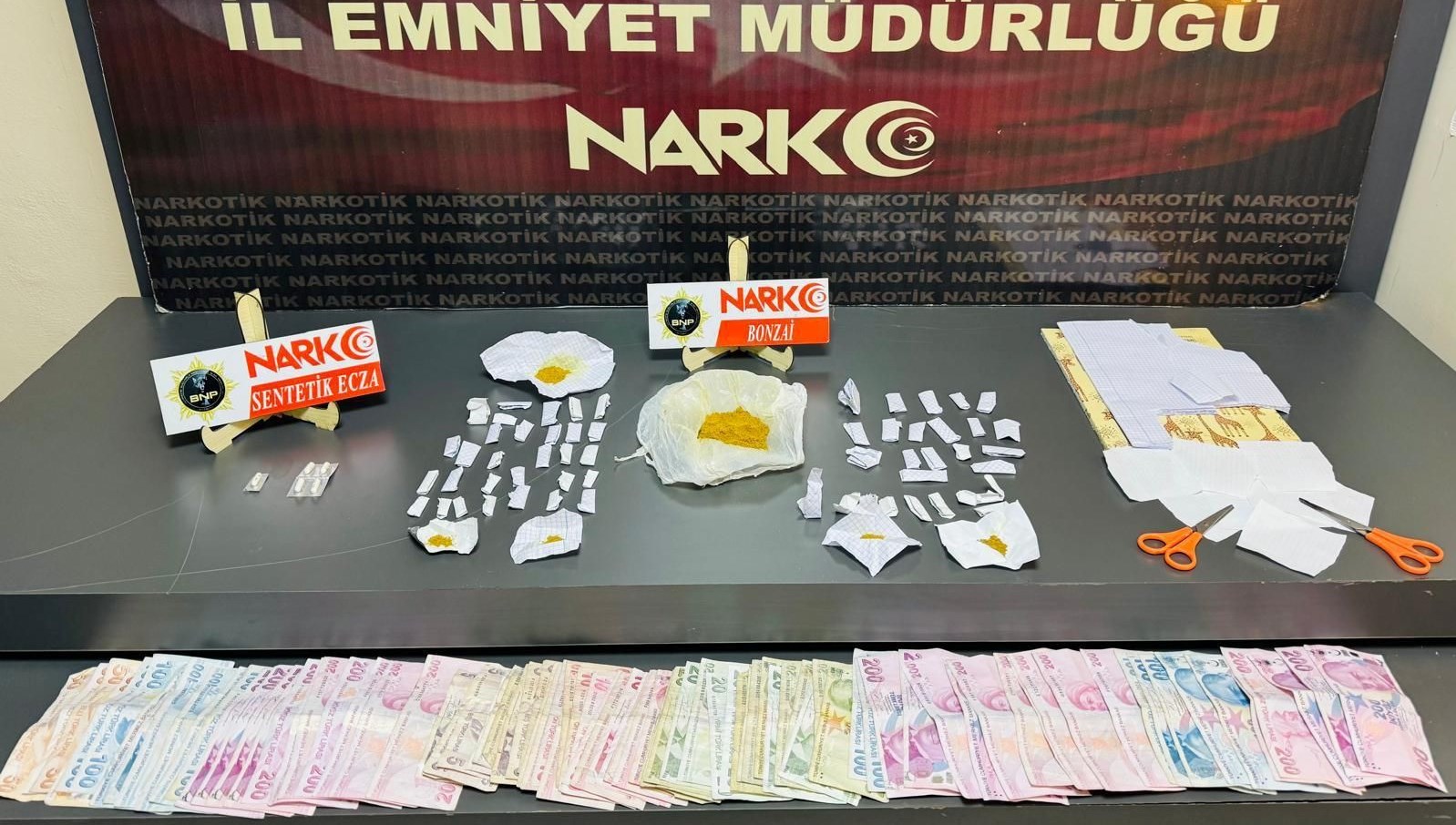 batmanda uyusturucudan uc tutuklama 2ecp6Ivw