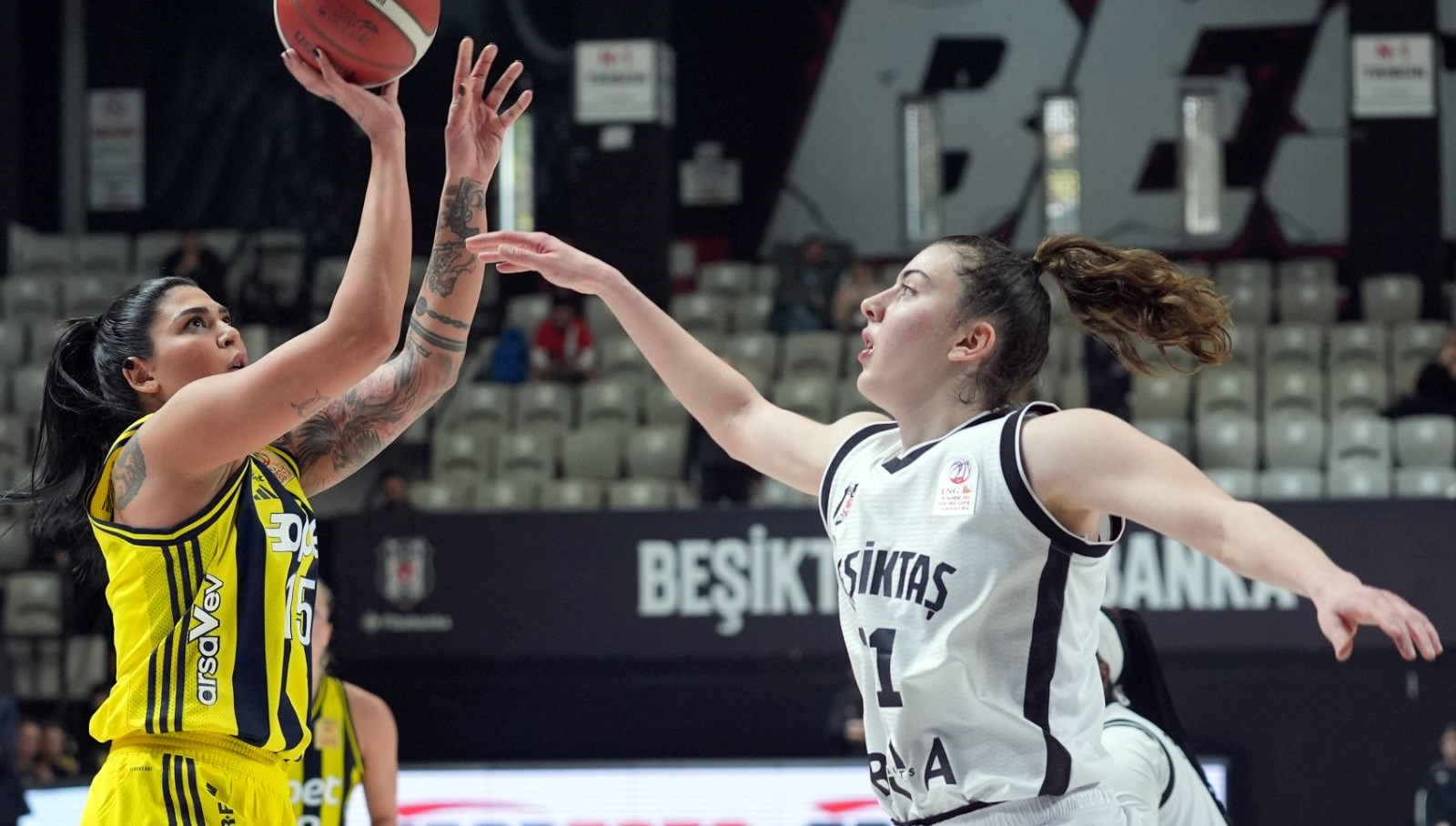 Fenerbahçe Derbide Beşiktaş'ı Ezdi Geçti! 71 bayanlar basketbol super ligi fenerbahce besiktasi farkli yendi YmirWi3T