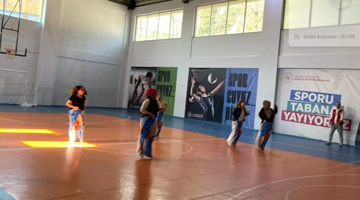 bayanlar gununde eglenceli aktiflik tOppHKiX