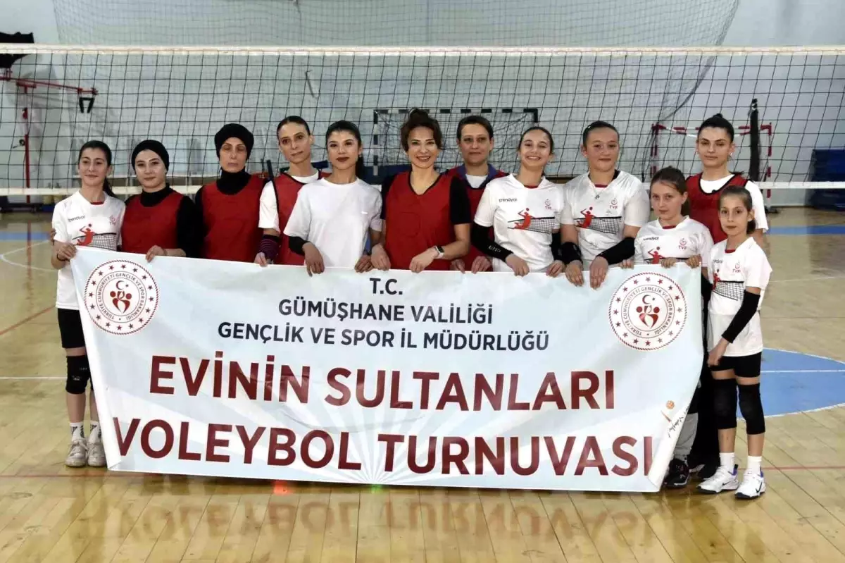 bayanlar gununde kizlar ve anneleri voleybol macinda karsilasti SbVpbD4S