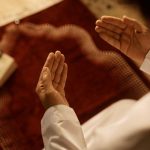 bayram namazi konutta tek kilinir mi cemaatle kilinmasi kural mi diyanet acikladi J9BcRl9m