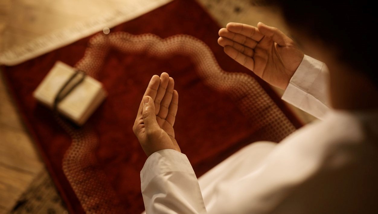 bayram namazi konutta tek kilinir mi cemaatle kilinmasi kural mi diyanet acikladi J9BcRl9m