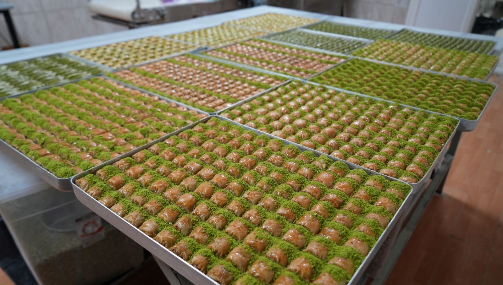 bayram tatlilari tezgahlari susledi 9i1bbr52