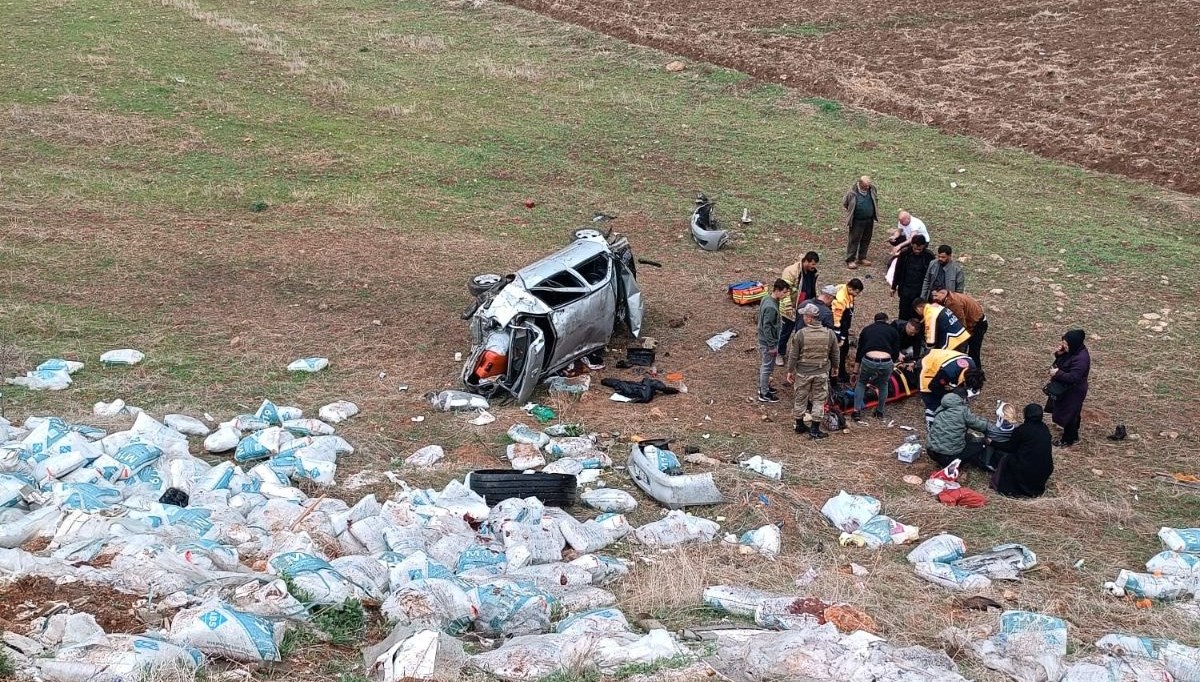 Bayram Sevinci Kederle Bitti: Ailece Kazada Yaralandılar 71 bayram ziyaretine giden aile kaza yapti 5 yarali lkkh1BZl