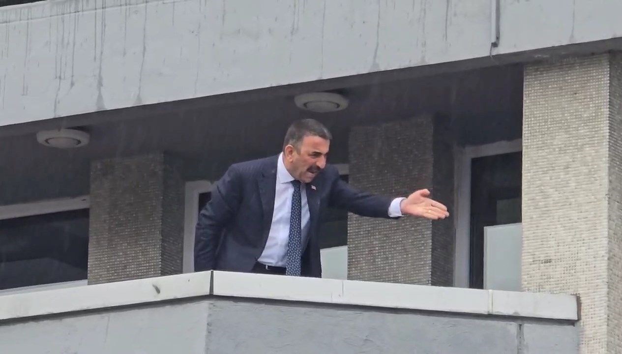 binanin balkonundan bagirdi zonguldak valisinden chpnin alternatif merasimine reaksiyon SQcFiRfZ