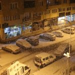 bir gunde iki mevsim yasadilar gece lapa lapa kar sabah bahar dKY6vy6s