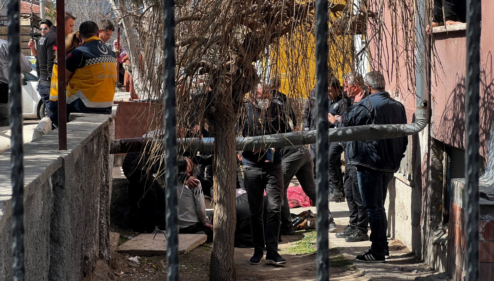 bodrum katta soba faciasi anne ile cocuklari oldu WyeXKJfS