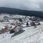 bolunun yuksekleri beyaz ortuyle kaplandi tF32fwu8