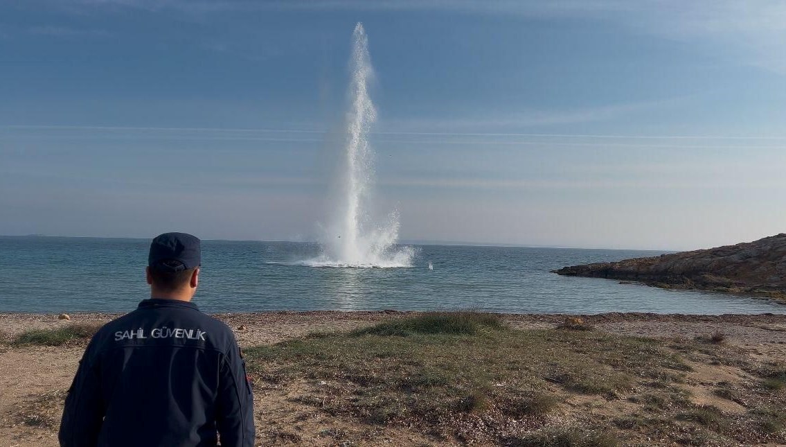 Bozcaada Kıyılarında Tehlike Son Buldu: Mayın Etkisiz Hale Getirildi 71 bozcaada aciklarinda bulunan mayin imha edildi VRYPatGa