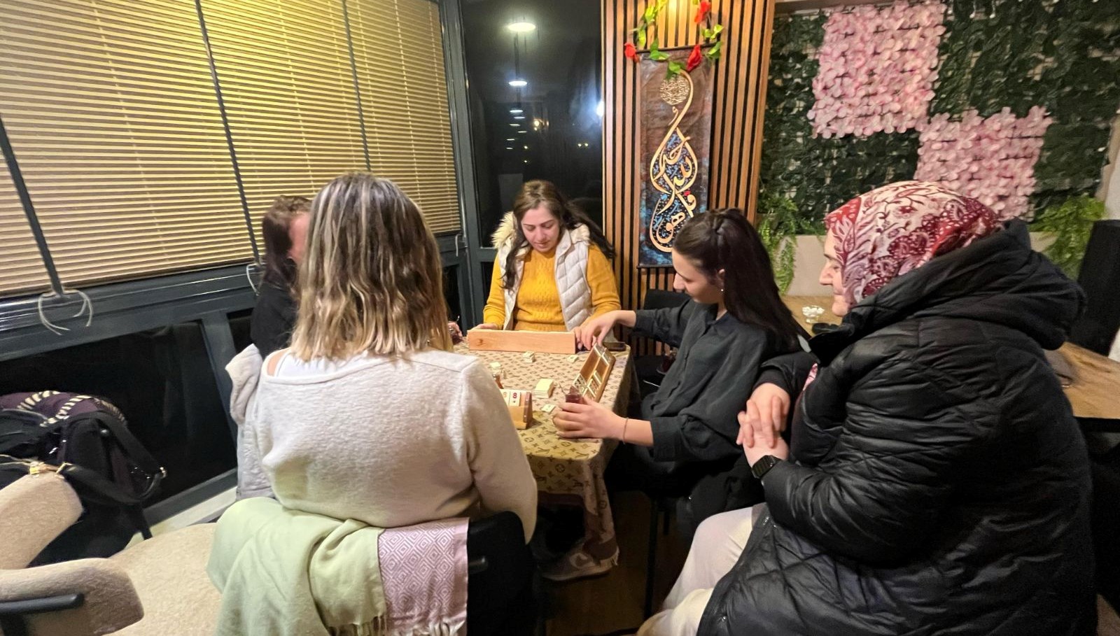 buraya erkeklerin girmesi yasak 2 cocuk annesi bayan 2 ay evvel acti mCgOjtwN