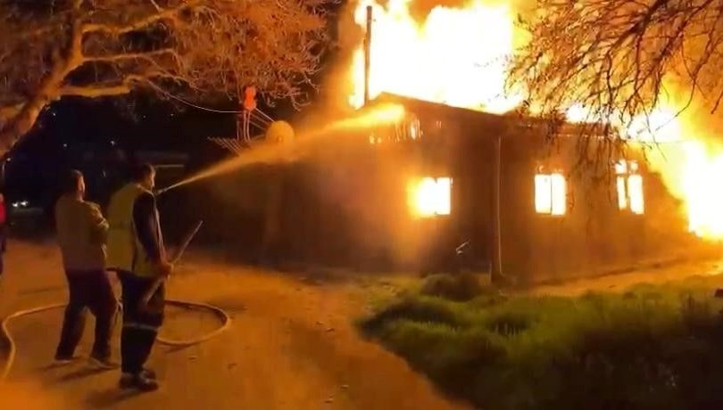 bursada 18 ahsap mesken alev alev yandi 47CKmhTQ