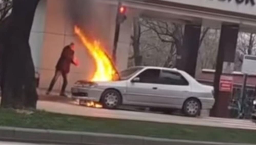 bursada seyir halindeki araba alev alev yandi EWlvgjjO