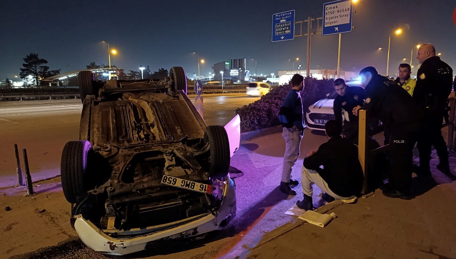 Bursa'da Trafik Kabusu: Zincirleme Kazada 5 Yaralı! 71 bursada zincirleme kaza 5 yarali TArDMnw3