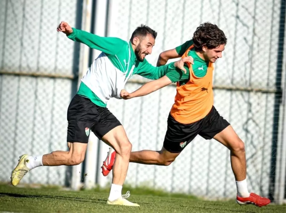 Bursaspor'dan Kuşadasıspor Maçı Öncesi Yoğun Tempolu Hazırlık Startı 71 bursaspor kusadasispor maci hazirliklarina basladi STNagRhH