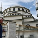 camiyi tehdit eden 16 yasindaki cocuk gozaltina alindi 66RcOnty