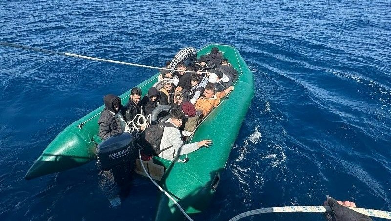 canakkale aciklarinda 24 kacak gocmen yakalandi auOTfCOW