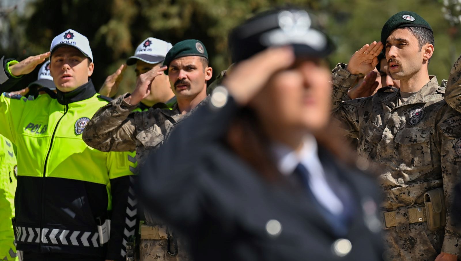 Çanakkale Kahramanları, Anıtkabir'de Anıldı: Tarihin ve Minnetin Buluşma Noktası 71 canakkale zaferinin yil donumunde anitkabirde merasim P8qZLPvs