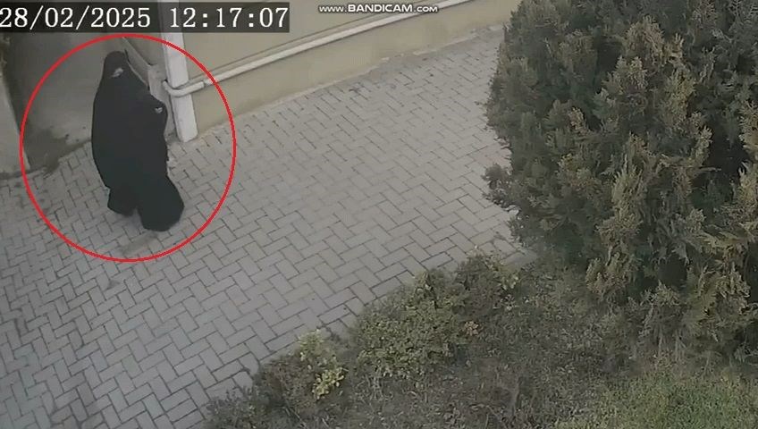 carsaf giyip ablasinin konutunu soydu 3AG2J6BC