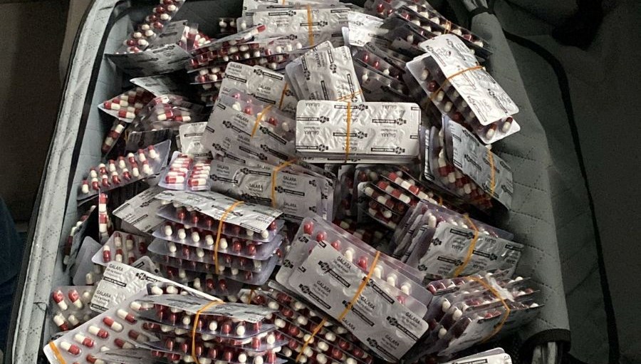 Çay Ocağı Operasyonu: Bavul Dolusu Sentetik Uyuşturucu Ele Geçirildi 71 cay ocagina baskin bavuldan binlerce sentetik hap ele gecirildi 6k6Vyy7I