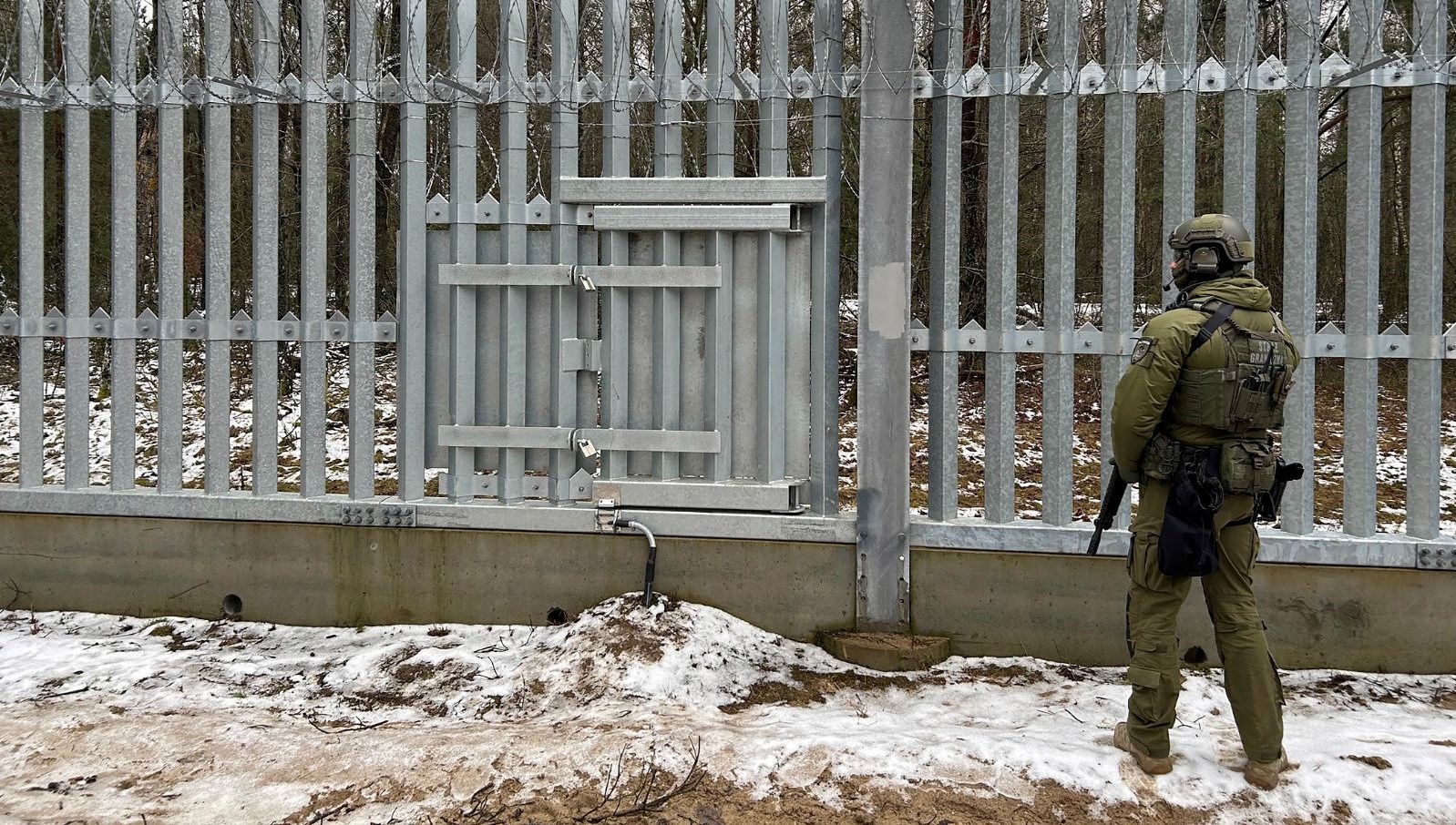 celik duvar saglamlasiyor iltica talepleri askiya alinacak 1QZFh934