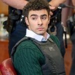 ceonun cinayet zanlisi luigi mangionenin coraplarinda kalp formunda not bulundu c5OMVRRu