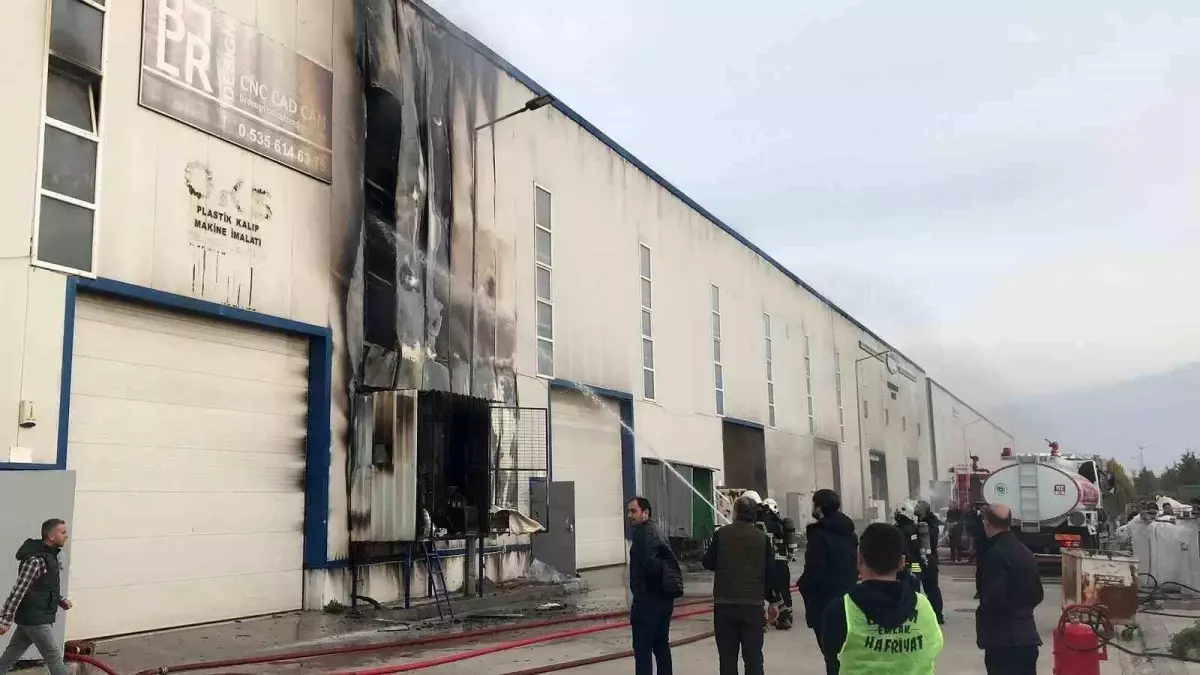 cerkezkoyde plastik kalip fabrikasinda yangin 5FBzmEpy
