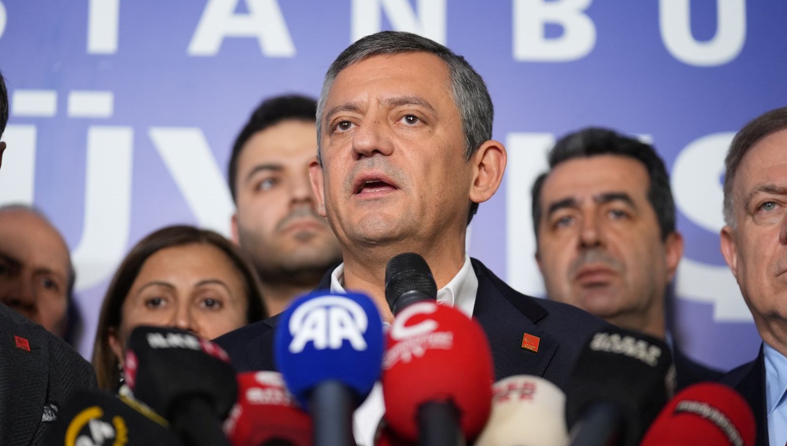 chp harikul de kurultaya gidiyor GSciyec4