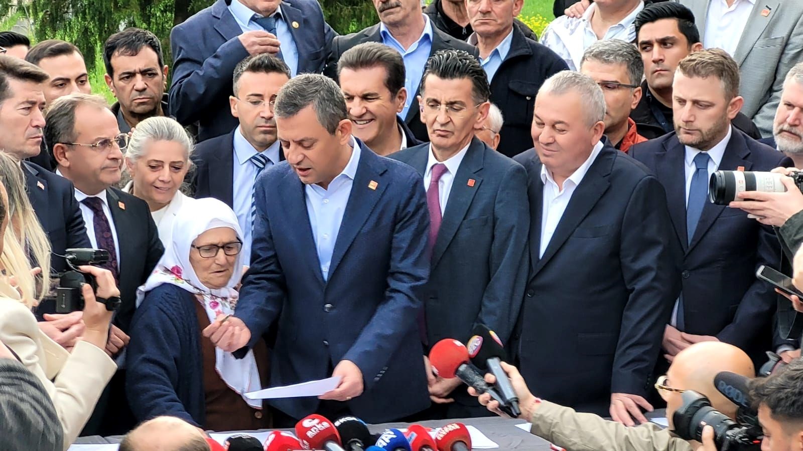 chpden ekrem imamoglu icin imza kampanyasi