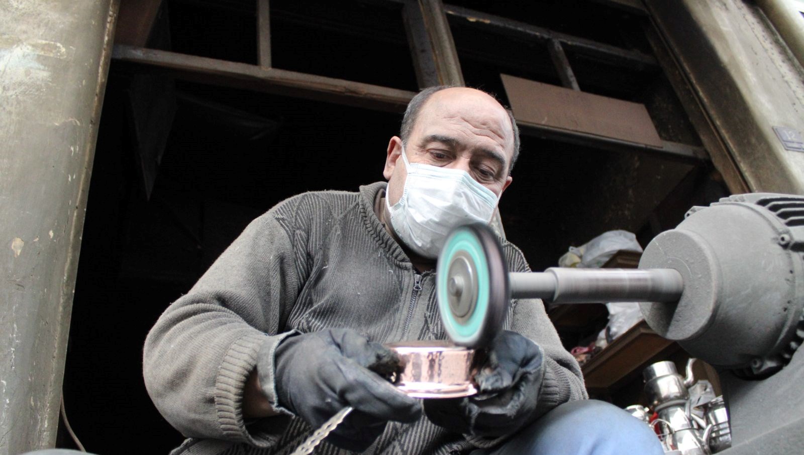 cirak olarak basladi 50 yildir meslegini yapiyor ustaligini genclere aktarmak istiyor