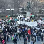 columbia universitesinde mahmoud khalil icin protesto dRW8Rb4c