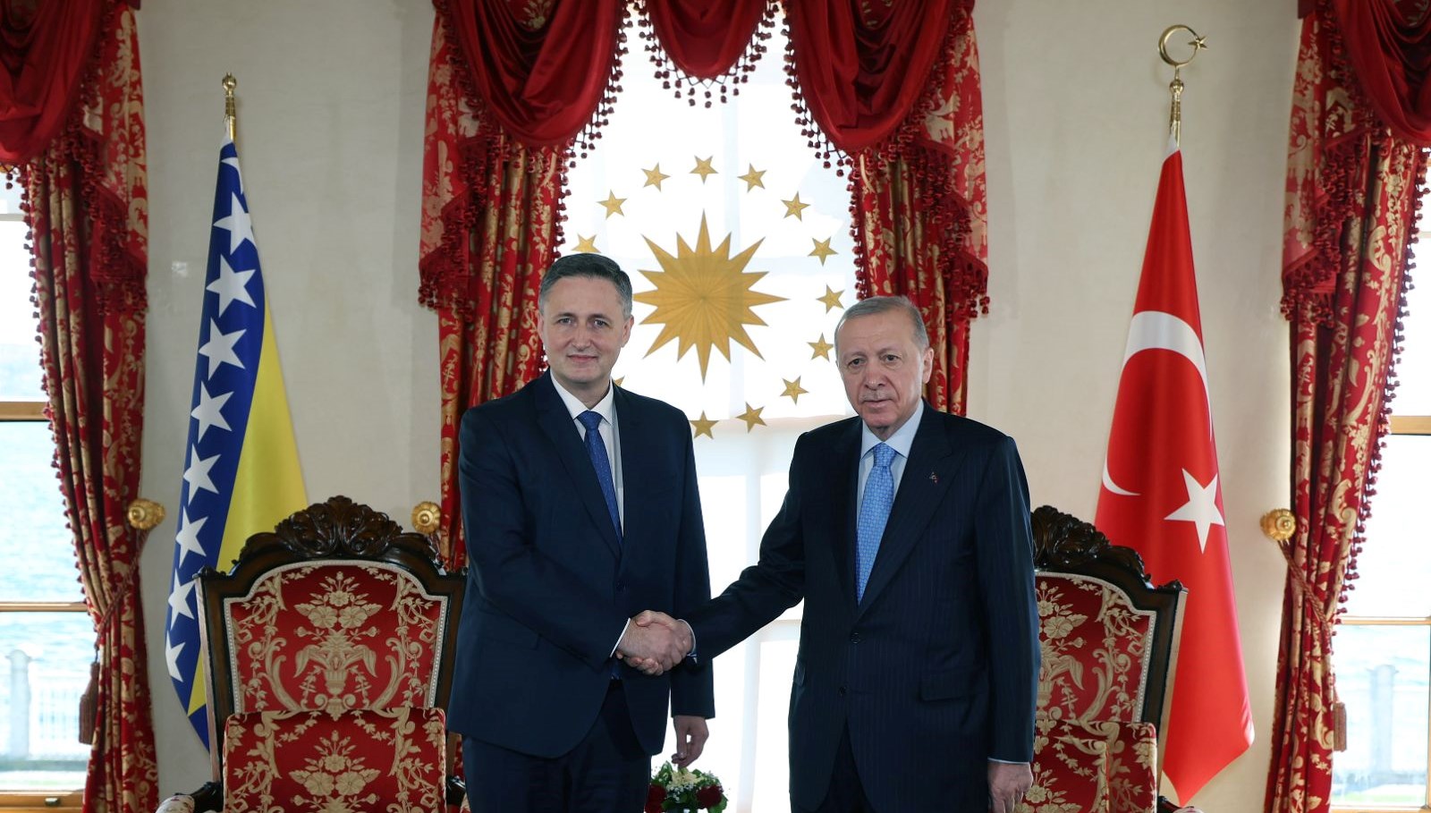 cumhurbaskani erdogan bosna hersekli yetkili becirovicle bir ortaya geldi 9pPFuFgN