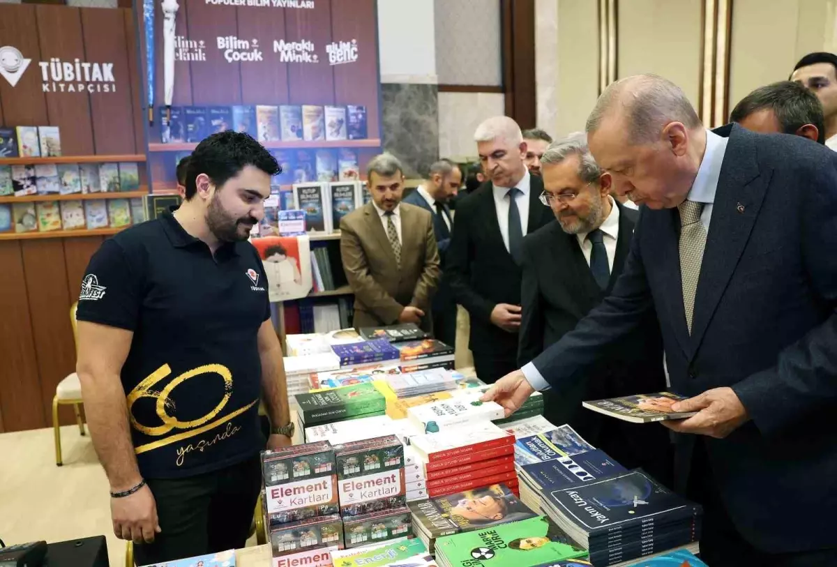 cumhurbaskani erdogan kitap fuarini ziyaret etti IIZNmUWm