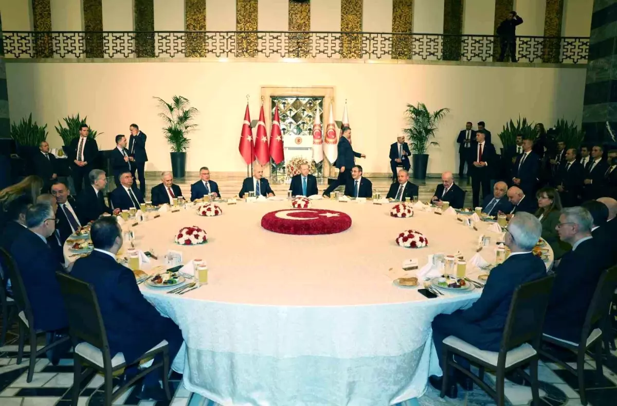 cumhurbaskani erdogandan siyasi partilere milletvekillerine davet turkiye dusmanlarini bir kere daha husrana ugratalim ltjNeyb1