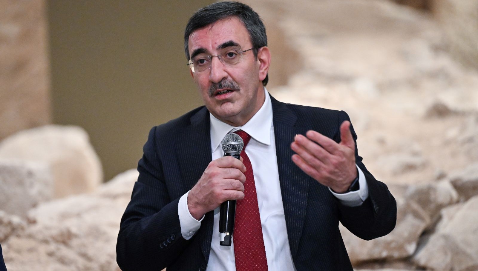 cumhurbaskani yardimcisi yilmazkadinsiz kalkinma da demokrasi de yarim kalir m4GYyKJO