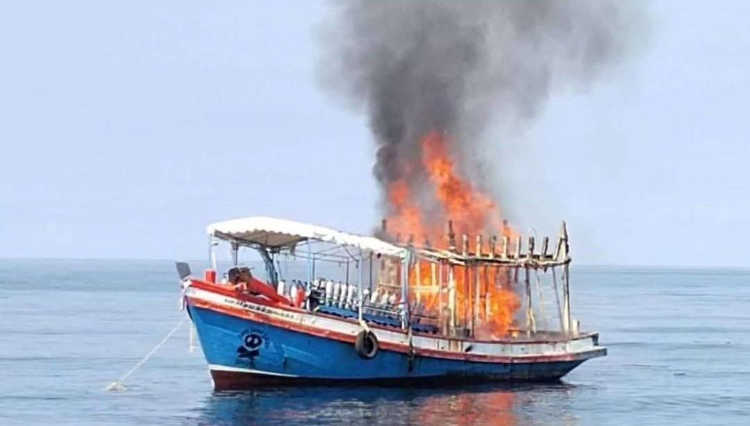 İtfaiyenin alevlerle savaşı: Dalış gezisi trajediye dönüştü 71 dalis teknesi yandi ingiliz turist hayatini kaybetti Gm7f3jgk