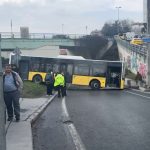 denetimden cikan iett otobusu bariyerlere carpti Jf37Ts6Z
