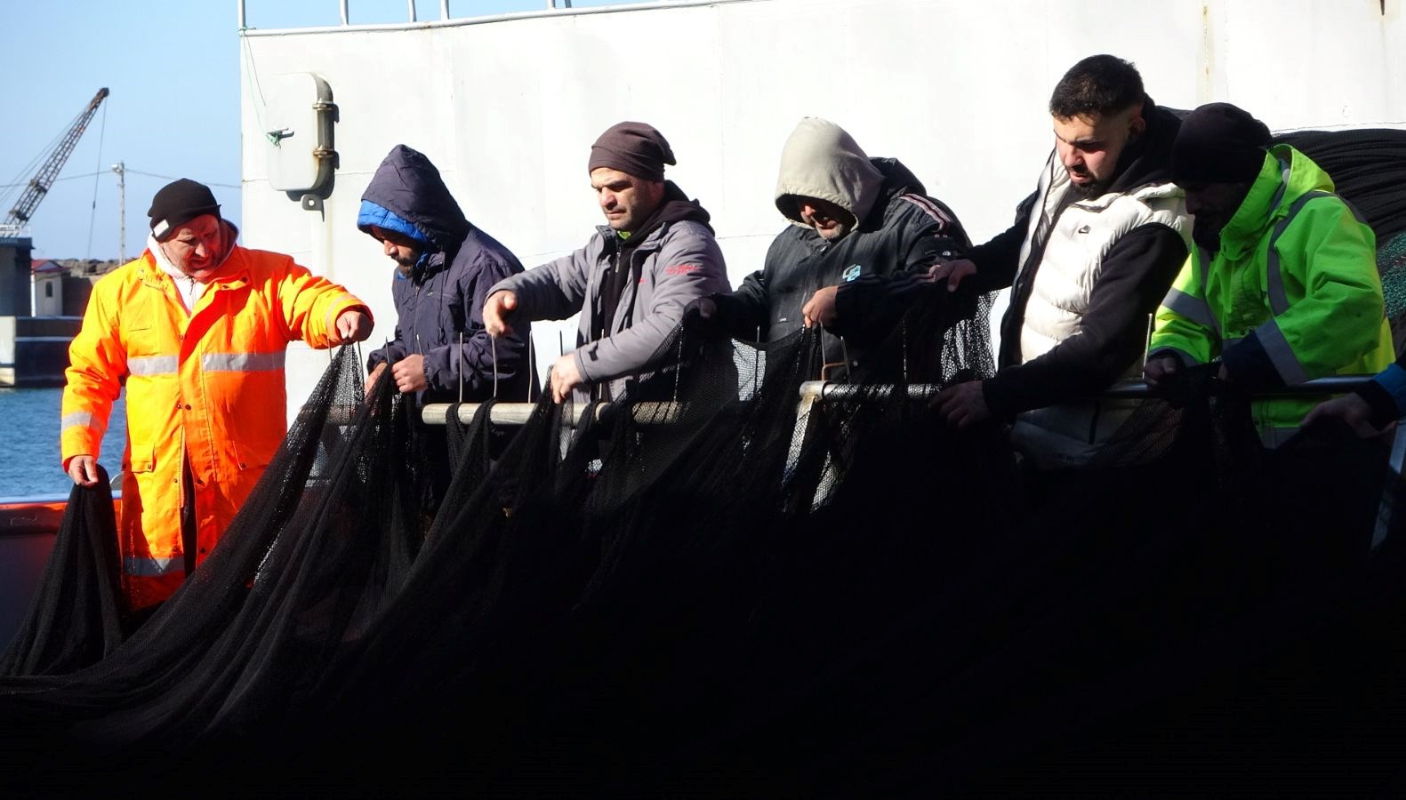 Hamsi Alarmı: Denizler Boş, Tekneler Limanda! 71 denizlerde hamsi bitti tekneler erken paydos etti yQWY4Pue