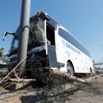 direksiyonu kilitlenen otobus direge capti XagxOpkd