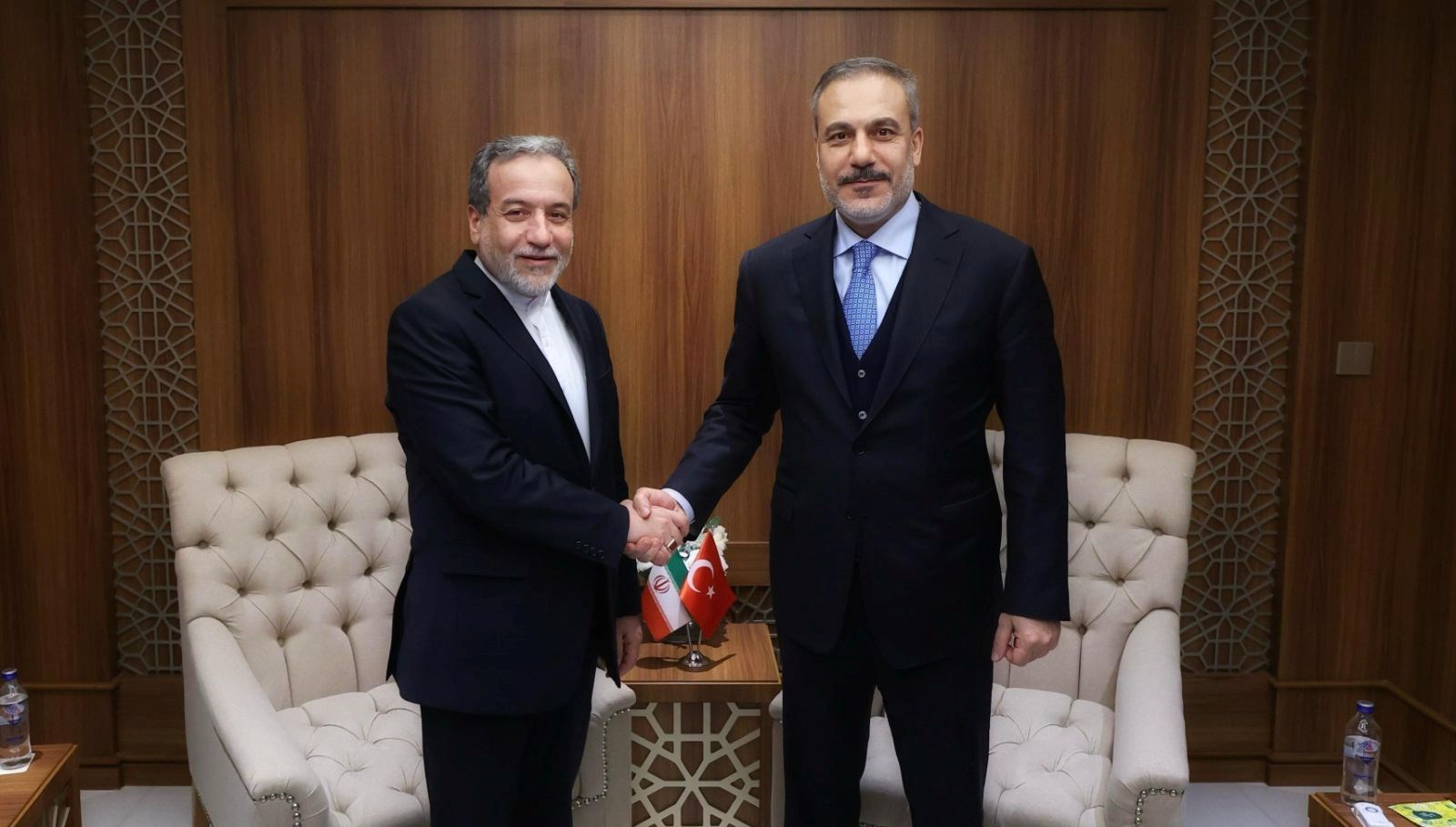 disisleri bakani fidan iranli mevkidasi arakci ile bir ortaya geldi sBBbKyr5