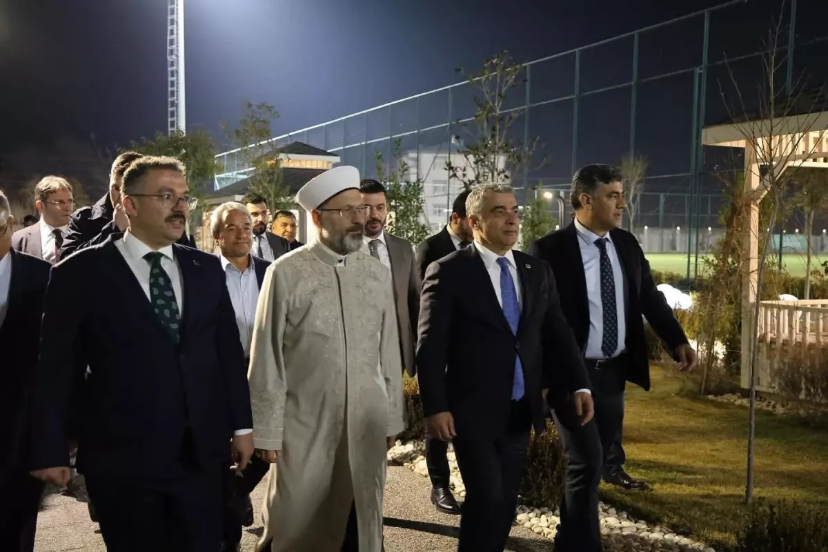 diyanet isleri baskani ali erbas sahaya indi